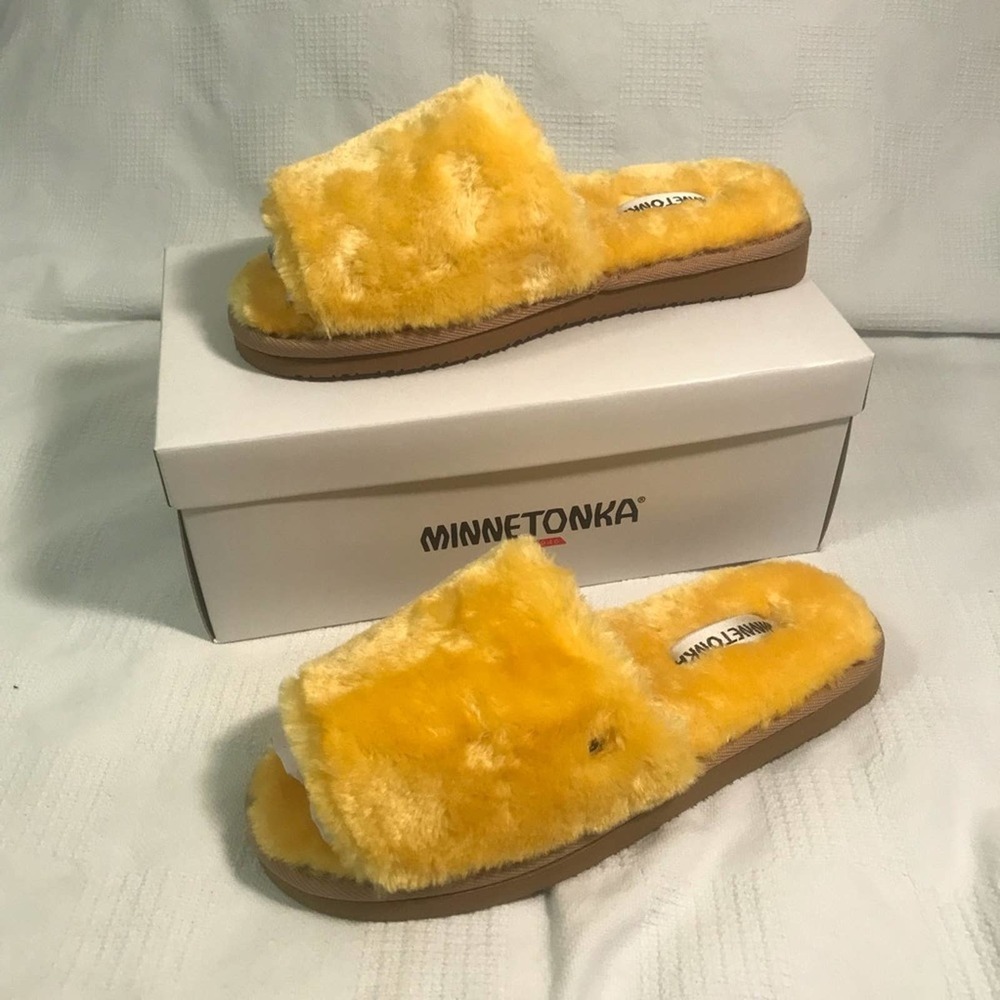 Minnetonka NEW Lolo Fuzzy Slide Slippers in Goldenrod Yellow 10